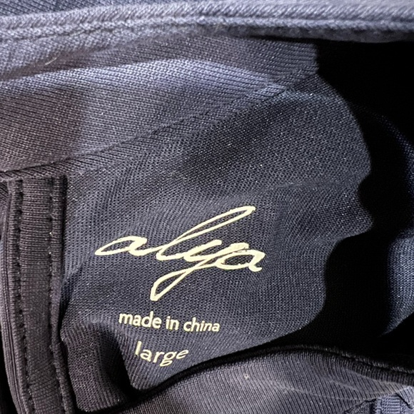 Embroidered Tank - Picture 4 of 4